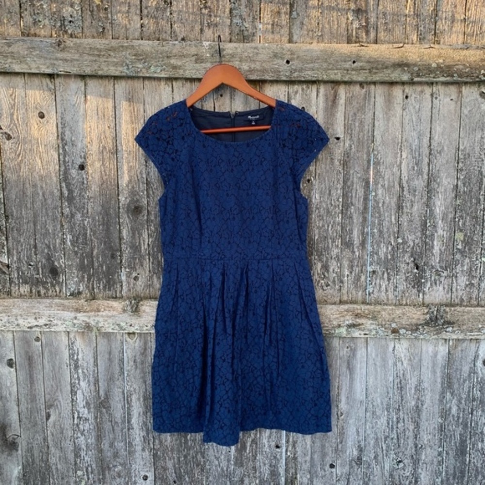 Madewell Size 6 Navy Lace Dress